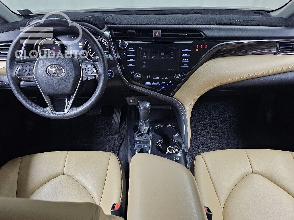 2020 Toyota Camry 2.5 LE Hybrid - Image 7
