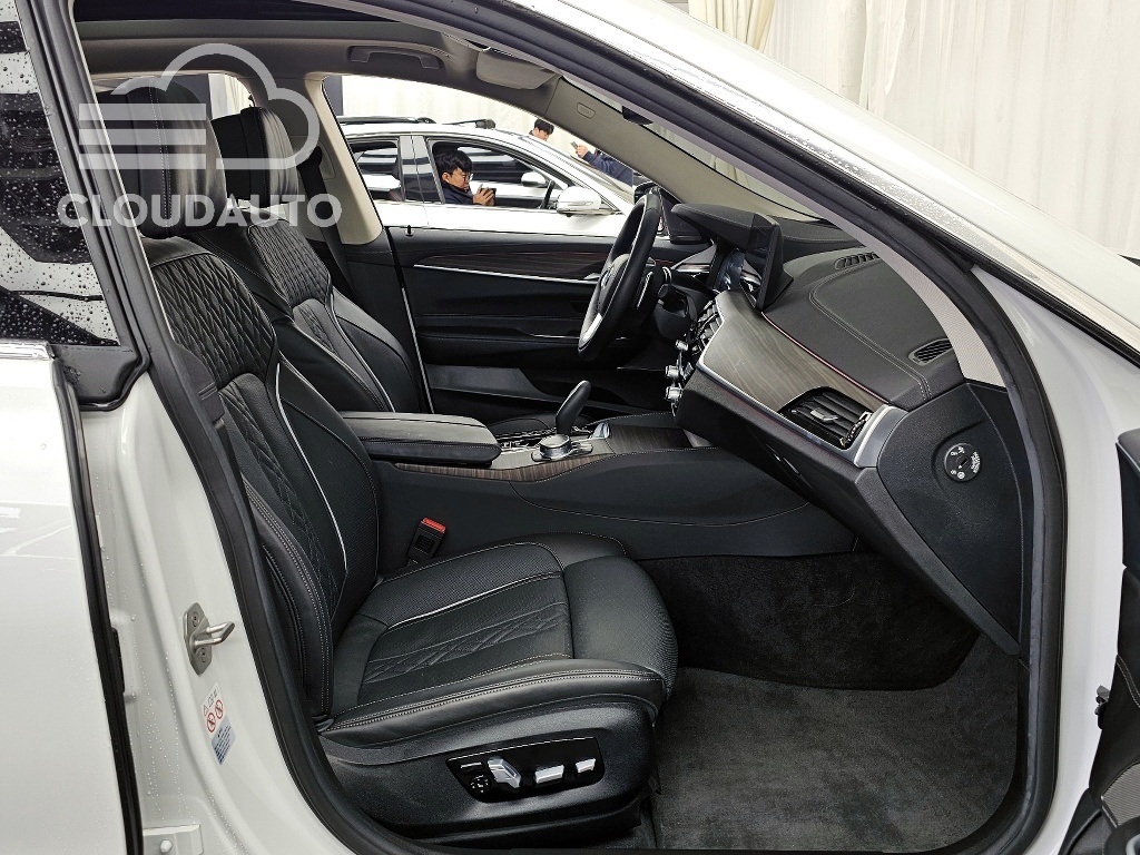 2022 BMW 6 Series GT 630i xDrive Luxury - Image 11
