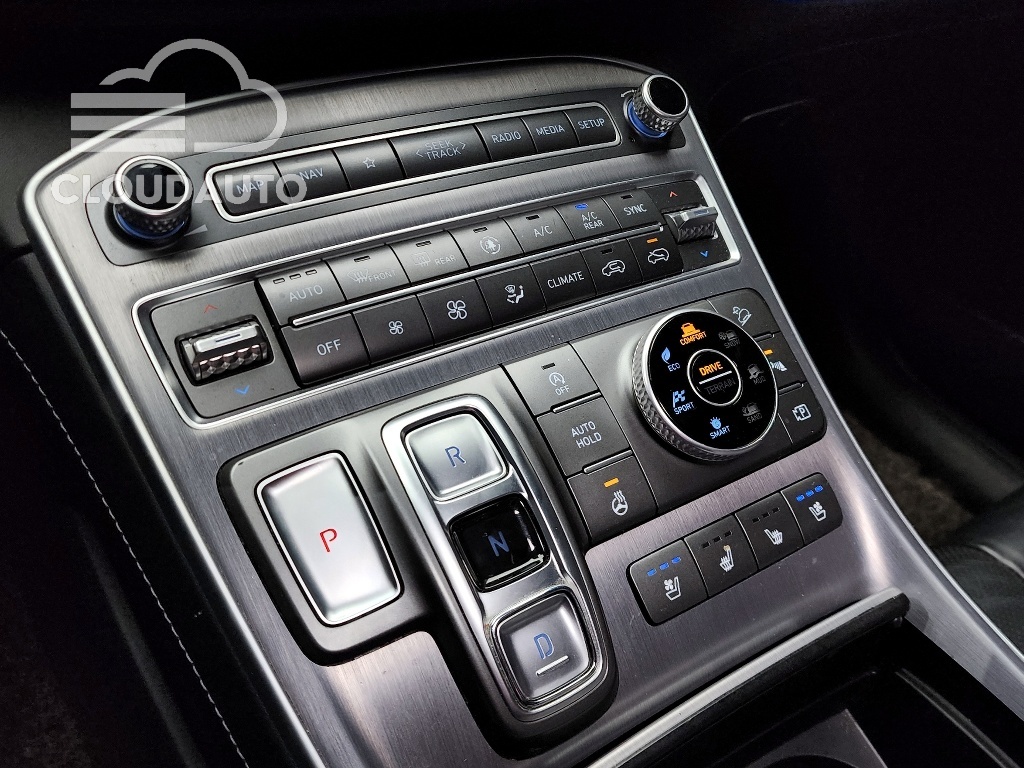 2021 Hyundai Santa Fe Gasoline 2.5T 4WD - Image 9