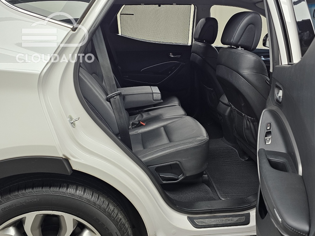 2015 Hyundai Santa Fe Diesel 2.0 2WD Exclusive - Image 12