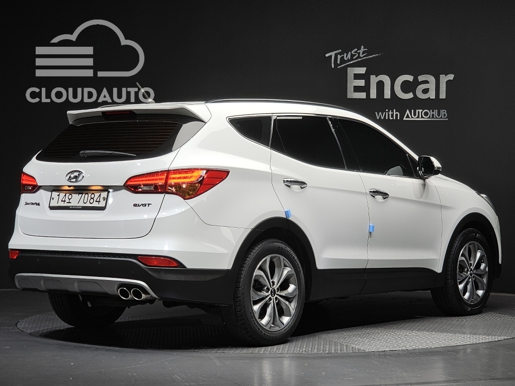 2015 Hyundai Santa Fe Diesel 2.0 2WD Exclusive - Image 2