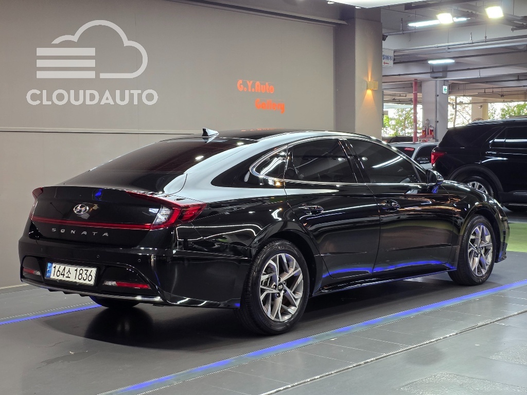 2022 Hyundai Sonata 2.0 - Image 2