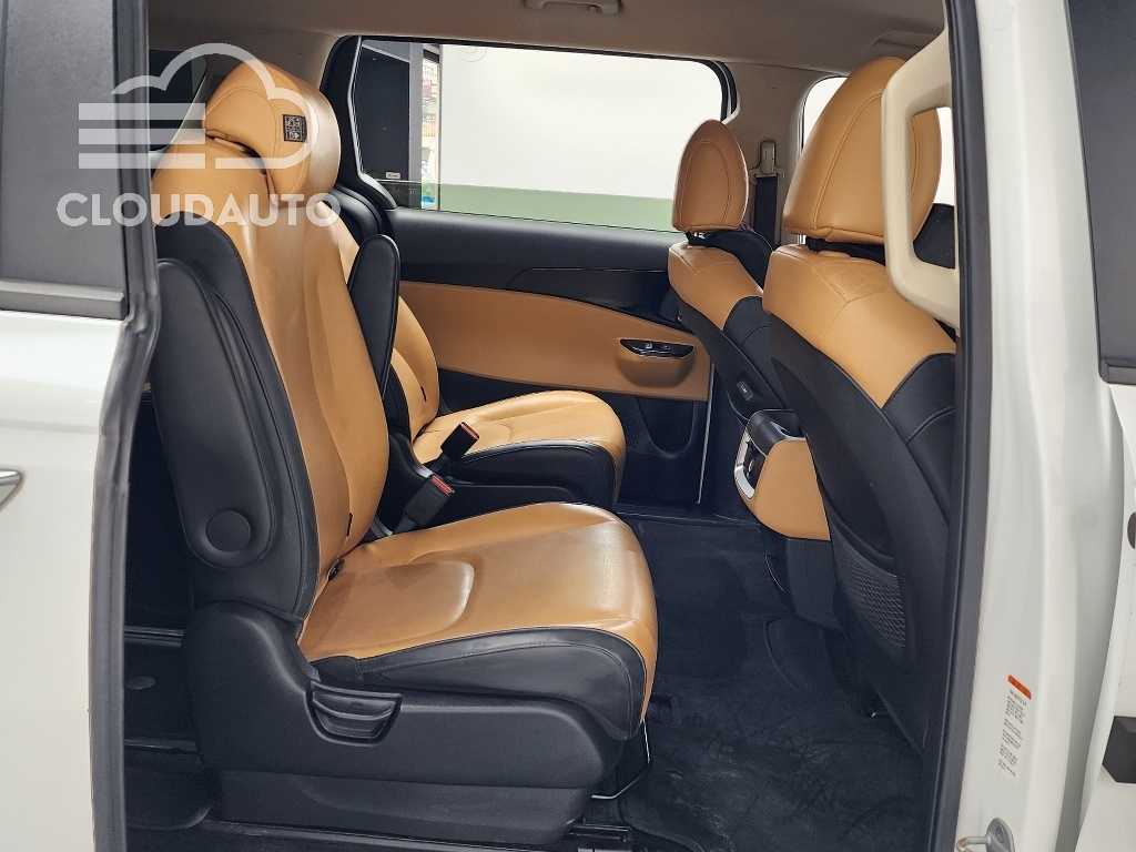 2022 Kia Carnival 9 Prestige - Image 12