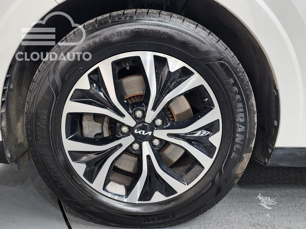 2022 Kia Carnival 9 Prestige - Image 5