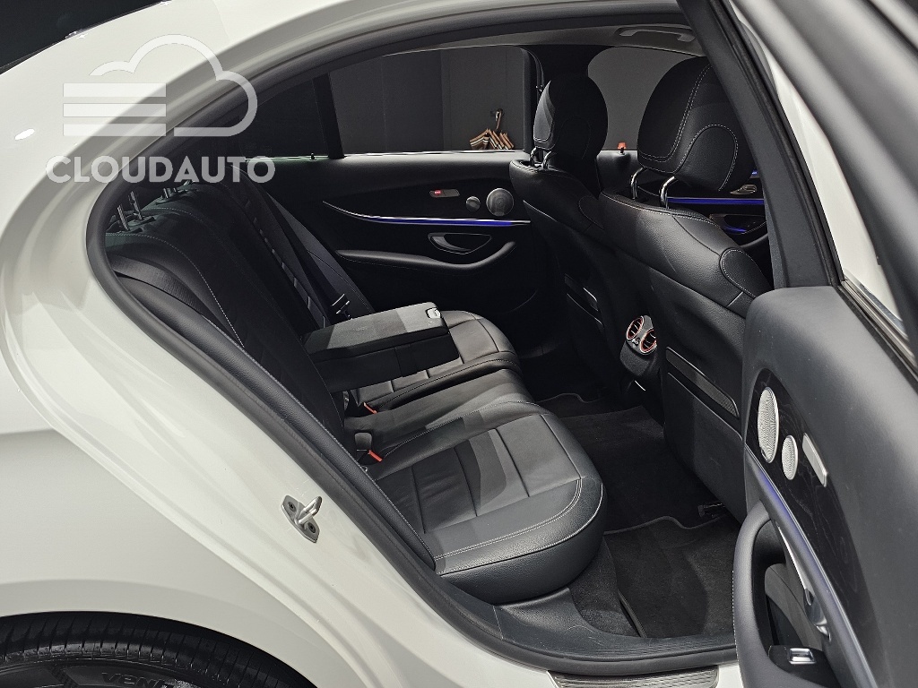 2019 Mercedes-Benz E-Class E300 4MATIC - Image 11