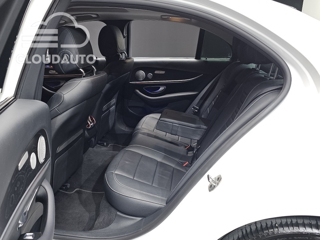 2019 Mercedes-Benz E-Class E300 4MATIC - Image 12