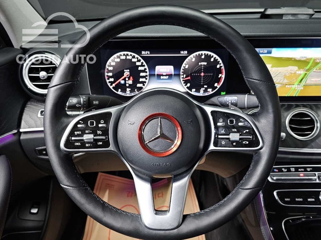 2019 Mercedes-Benz E-Class E300 4MATIC - Image 14