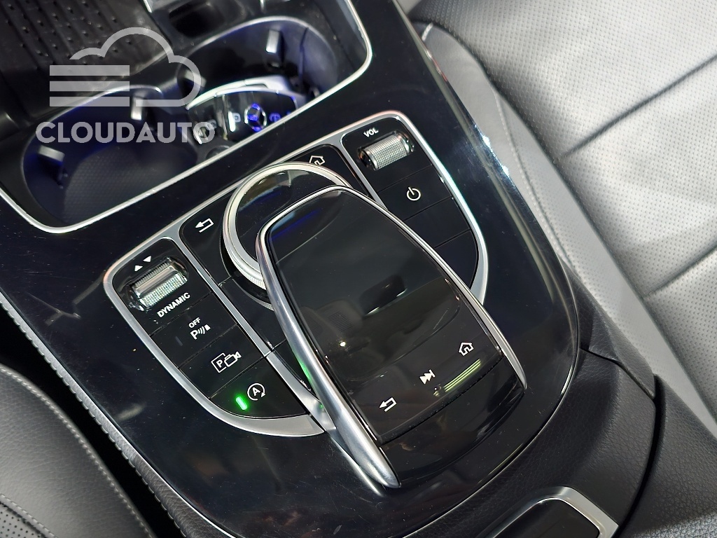 2019 Mercedes-Benz E-Class E300 4MATIC - Image 17