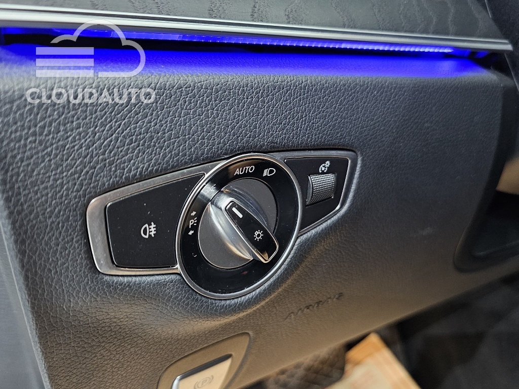 2019 Mercedes-Benz E-Class E300 4MATIC - Image 18