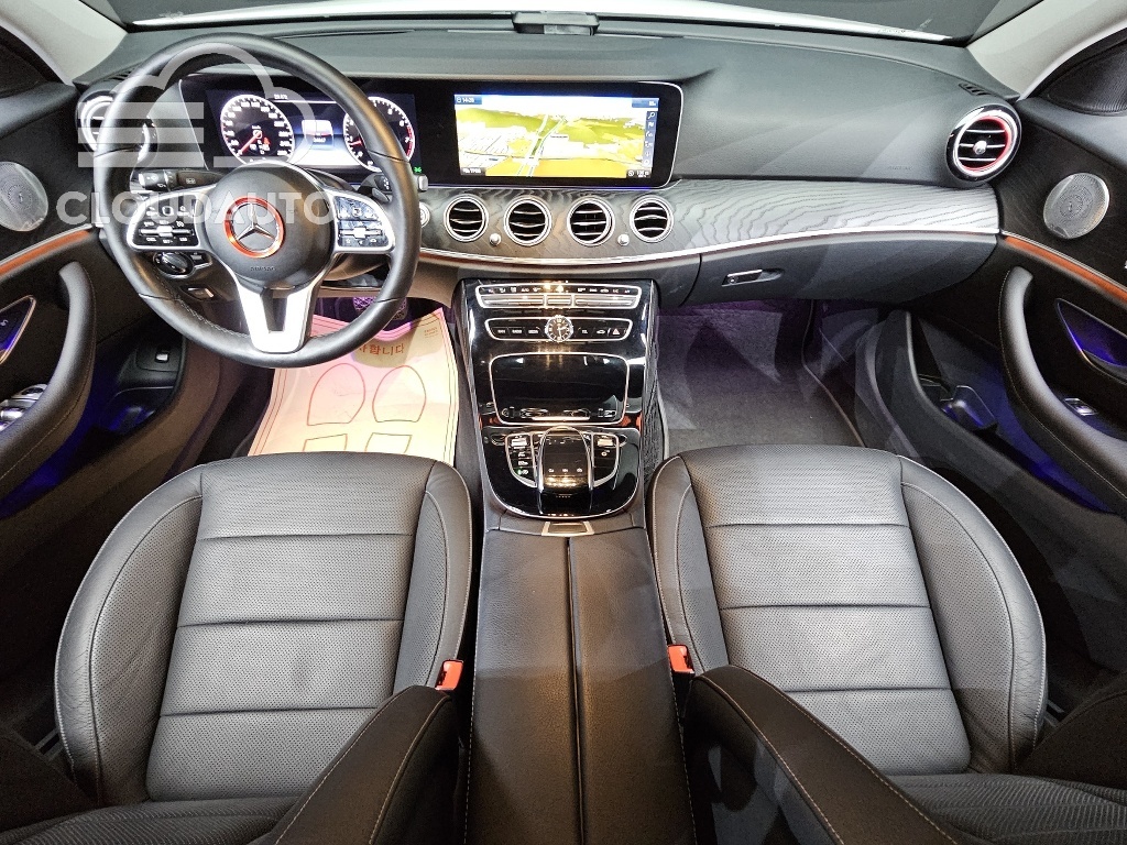 2019 Mercedes-Benz E-Class E300 4MATIC - Image 7