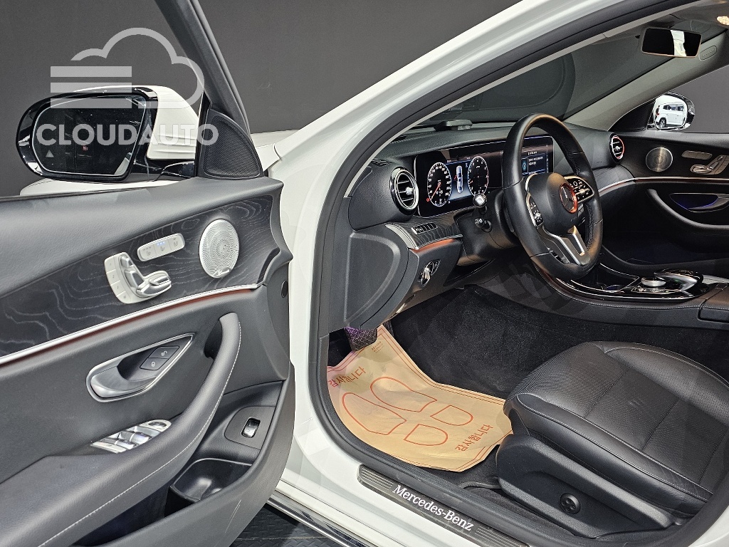 2019 Mercedes-Benz E-Class E300 4MATIC - Image 10
