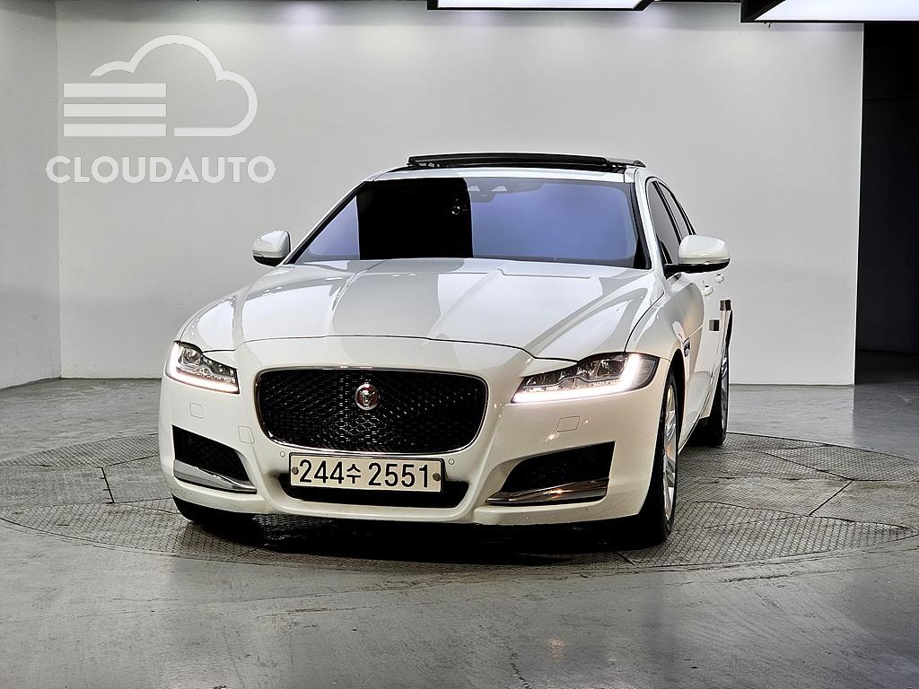 2017 Jaguar XF 20d - Image 2