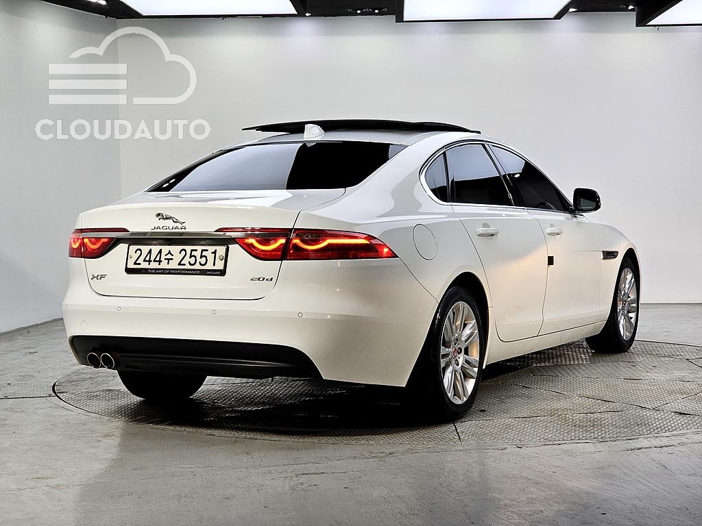 2017 Jaguar XF 20d - Image 4